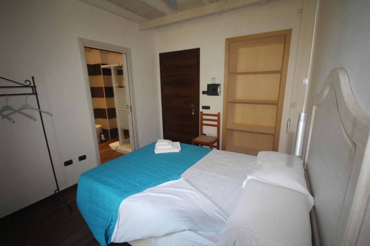 Villa La Conchiglia Rooms กาลา ลีเบรอตโต ภายนอก รูปภาพ